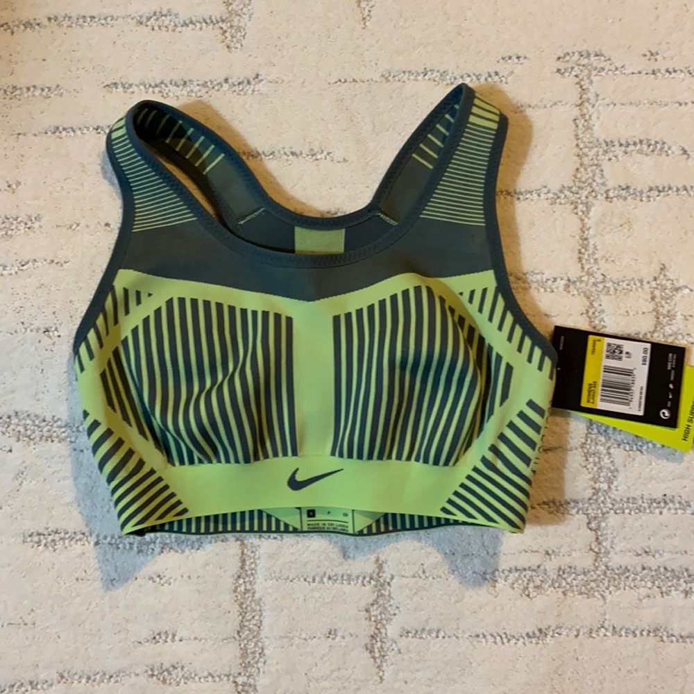 Nike flynit bra, with tags